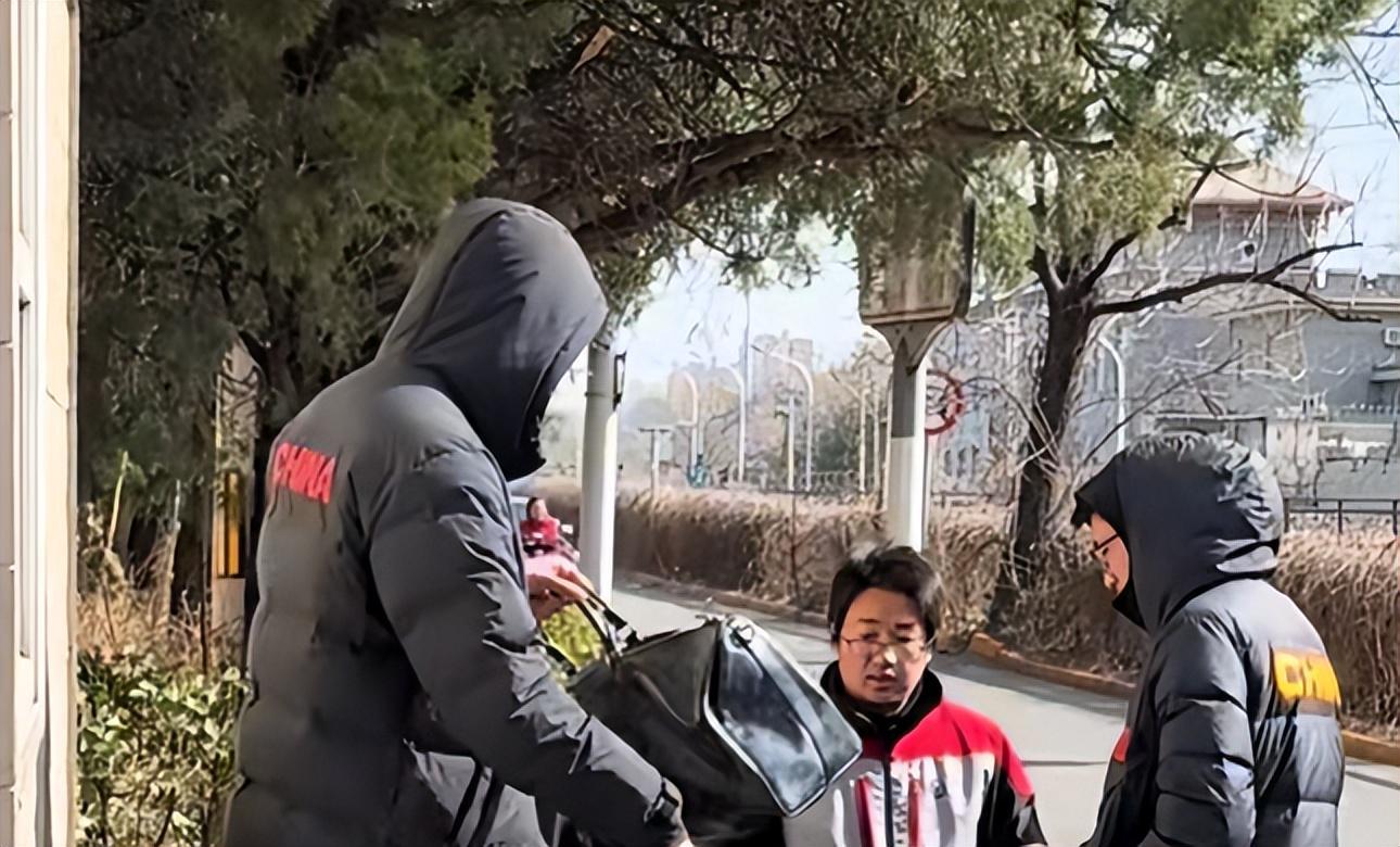 电竞赛事直播平台-男篮启程日本！徐杰、庞峥麟、曾凡博未出现，郭振明随队！